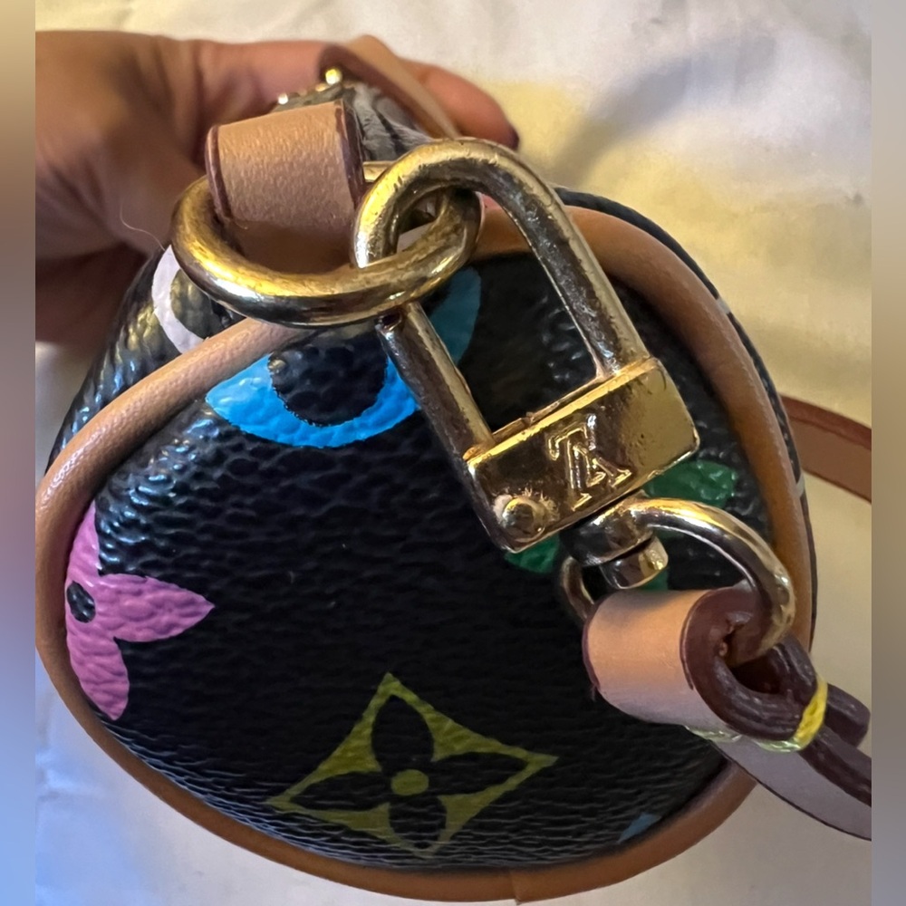 👑✅PRICE FIRM✅ Black Multicolor Monogram Mini Barrel Cosmetic Case. Brand new! - Picture 6 of 14
